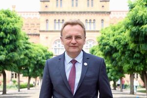 О намерении баллотироваться в президенты Садовый объявил 3 октября 2018 года