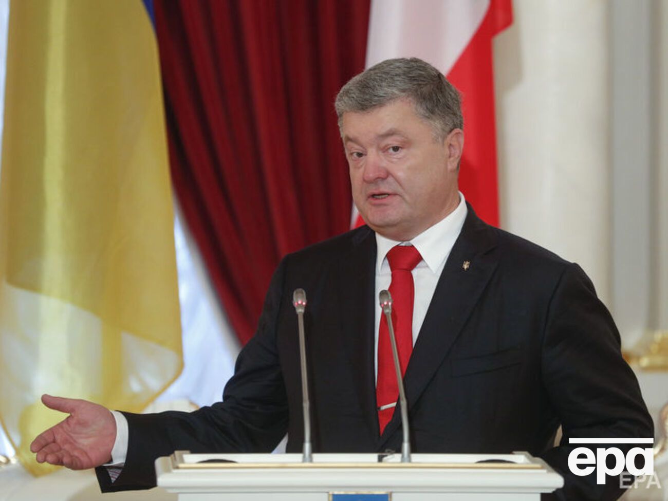 Порошенко про вибухи в Ічні: Прикро та боляче, що така історія і безвідповідальність конкретних осіб кидають тінь як на військове керівництво країни, так і на керівництво спецслужб