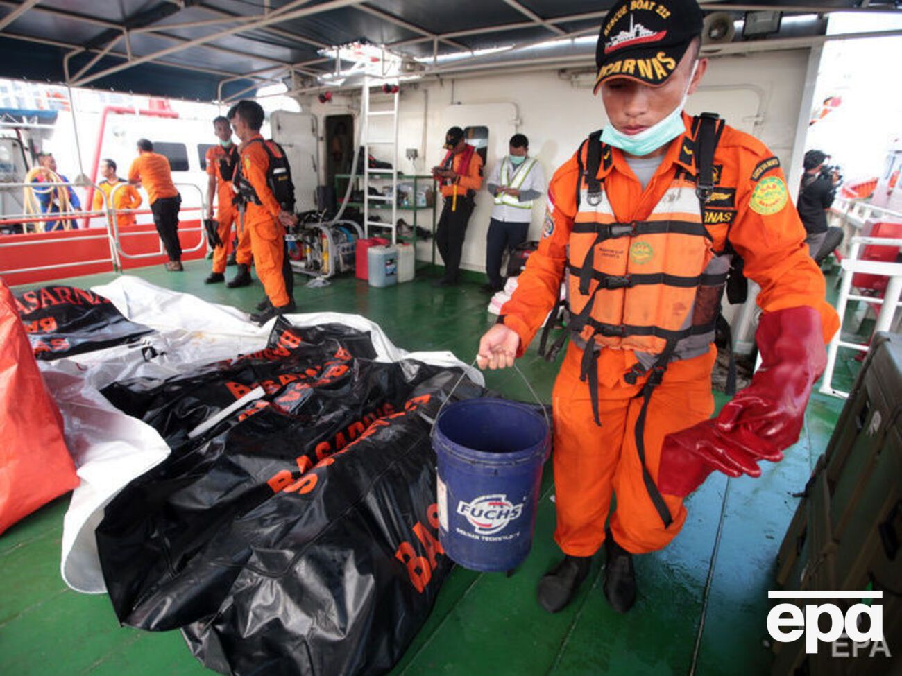 Из воды достали тела около 48 погибших