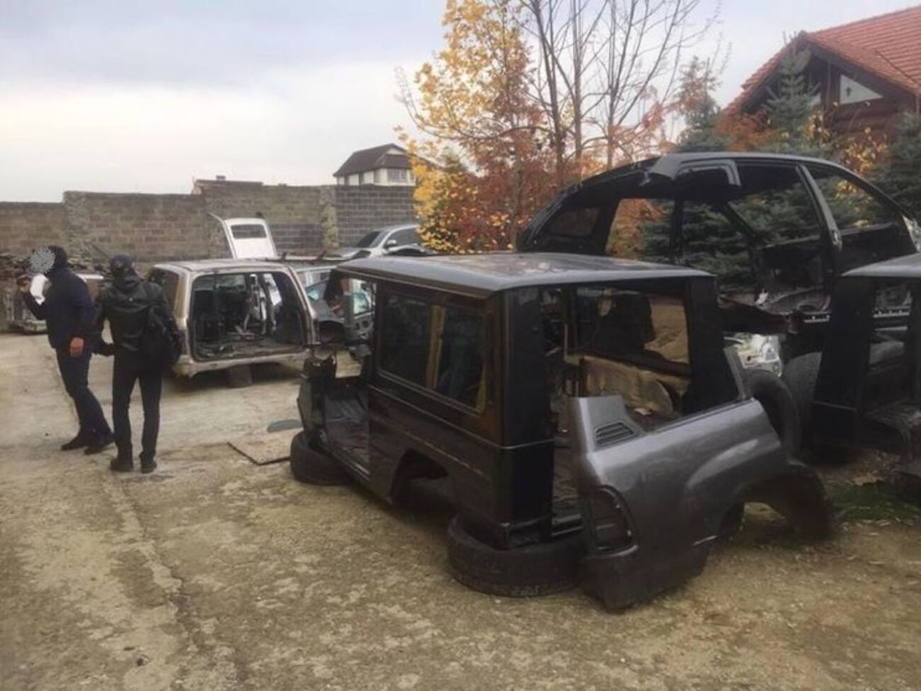 Площадь склада, где были найдены угнанные авто, составляет около 1000 м&sup2;