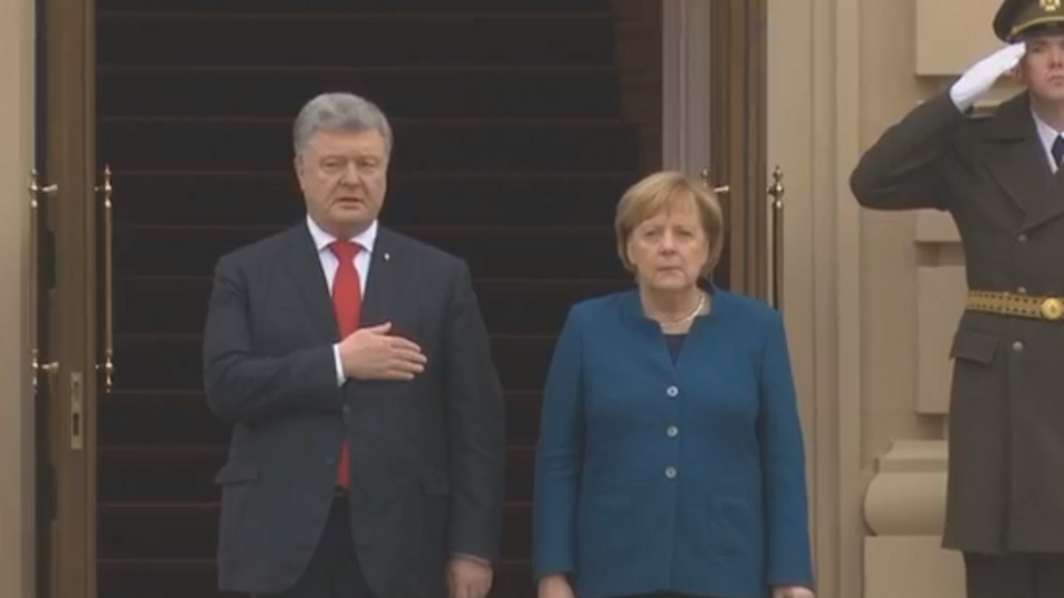 Під час переговорів Порошенко і Меркель, зокрема, обговорять ситуацію на Донбасі