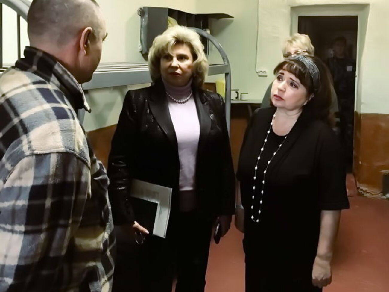 Карпачева (крайняя справа): Ни у кого из тех, с кем я встретилась, нет жалоб на условия содержания в СИЗО