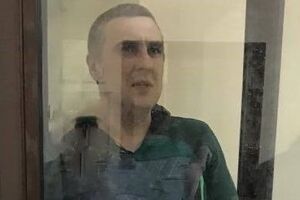 Консул спілкувався з Пановим через скло за допомогою телефона