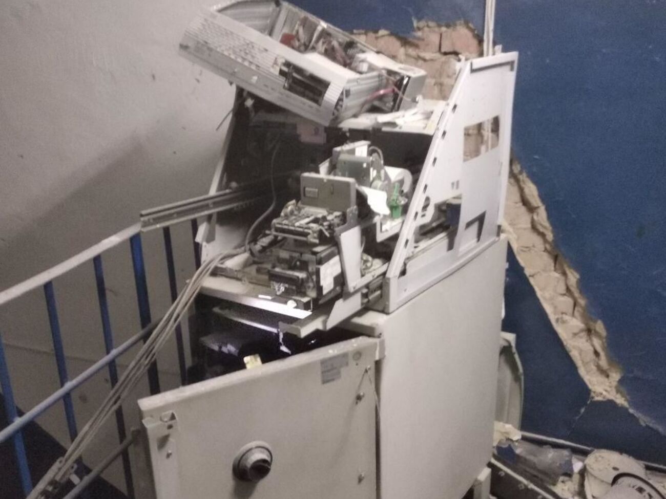 Взрыв уничтожил банкомат