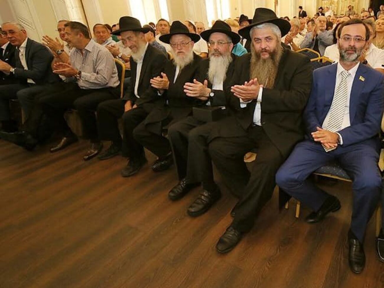 Логвинский (справа) мог быть объектом слежки