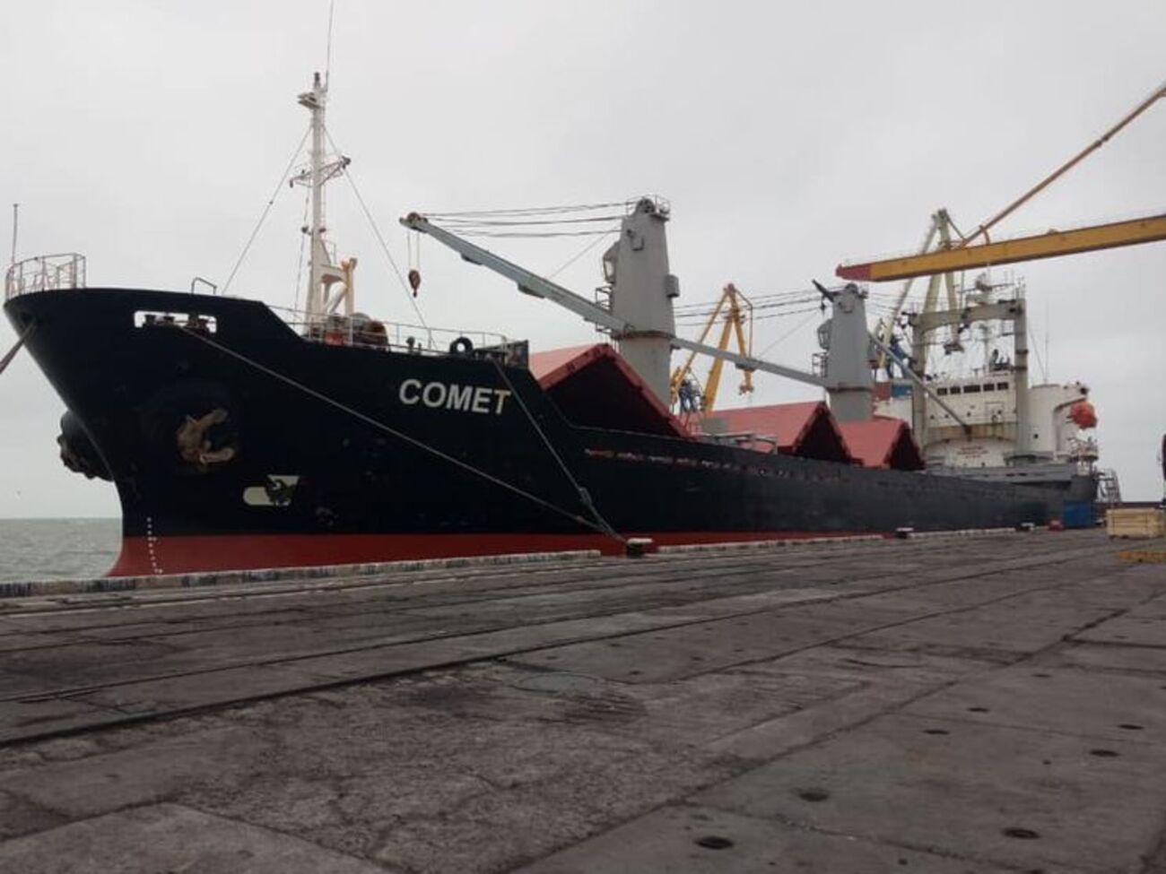 Причастных к перевозке груза привлекут к ответственности за финансирование терроризма, заявил Луценко