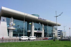 Неизвестный сообщил, что на Южном вокзале Киева заложена взрывчатка
