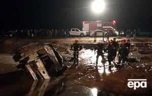 Пошук жертв повені триває