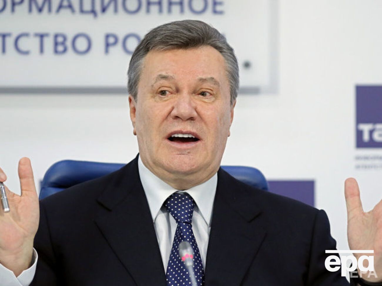 За свідченнями людей, які знімали гроші в банку, вони нібито належали ймовірному соратнику та бізнес-партнеру Януковича Яшару Ходжаєву