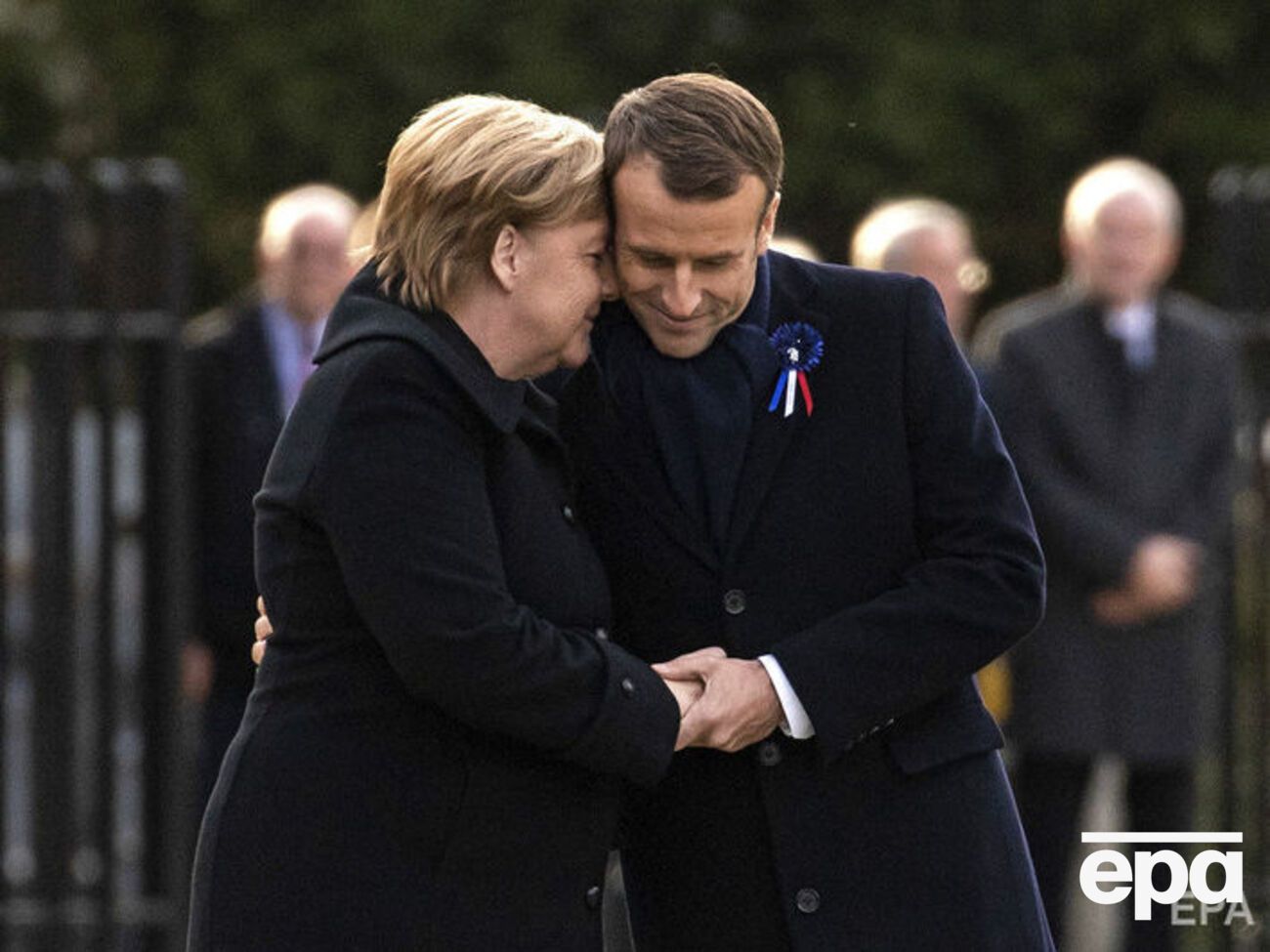 Меркель и Макрон открыли памятный знак