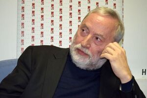 Зисельс: Армия немножко подтянулась, потому что ее принуждает к этому война