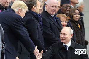 Путін (у правому нижньому куті) потиснув руку Трампу