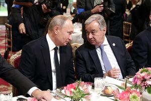 На сніданку Путін сидів поруч із Гутеррішем