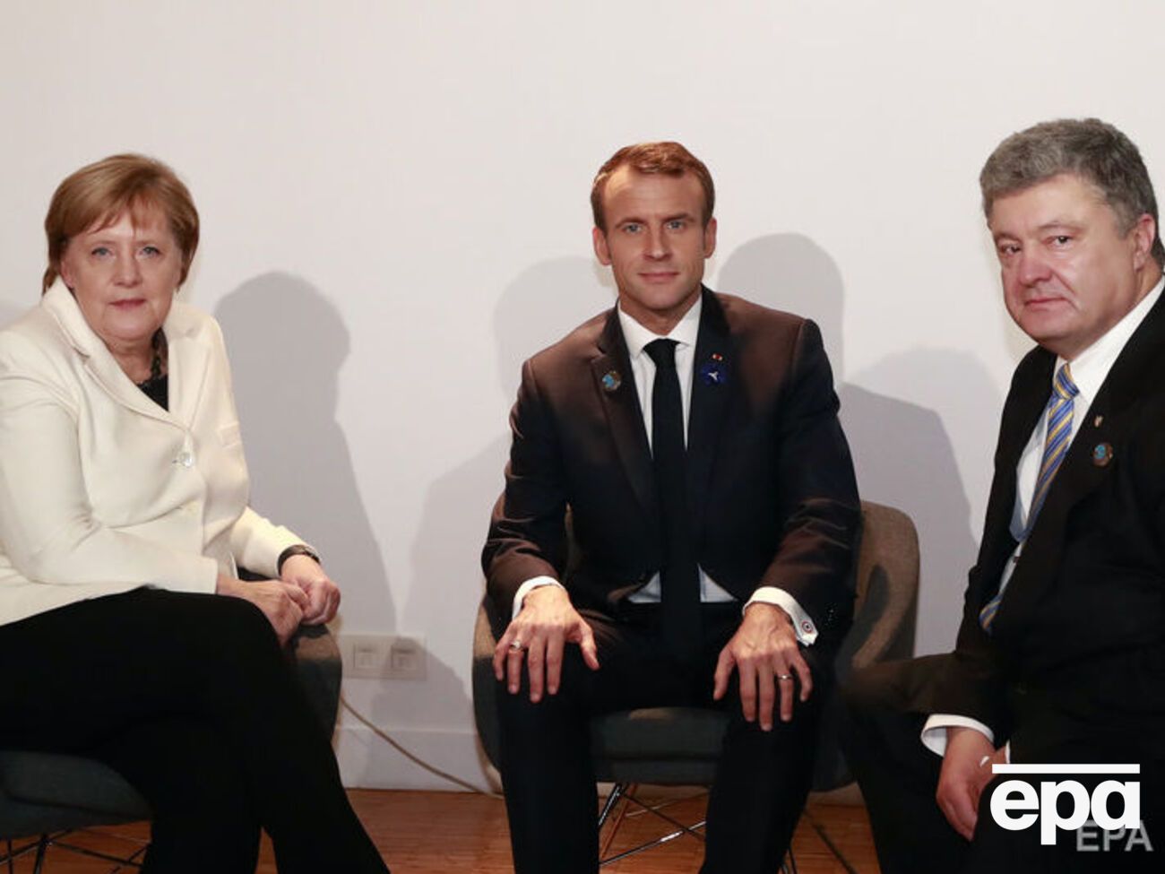 Порошенко проводить зустріч із Макроном і Меркель у Парижі