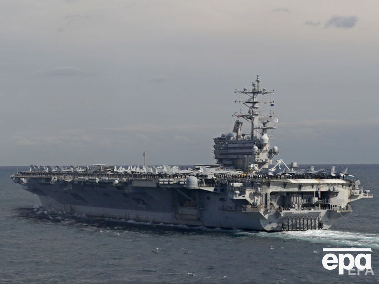 Пилоты катапультировались и доставлены на борт авианосца USS Ronald Reagan