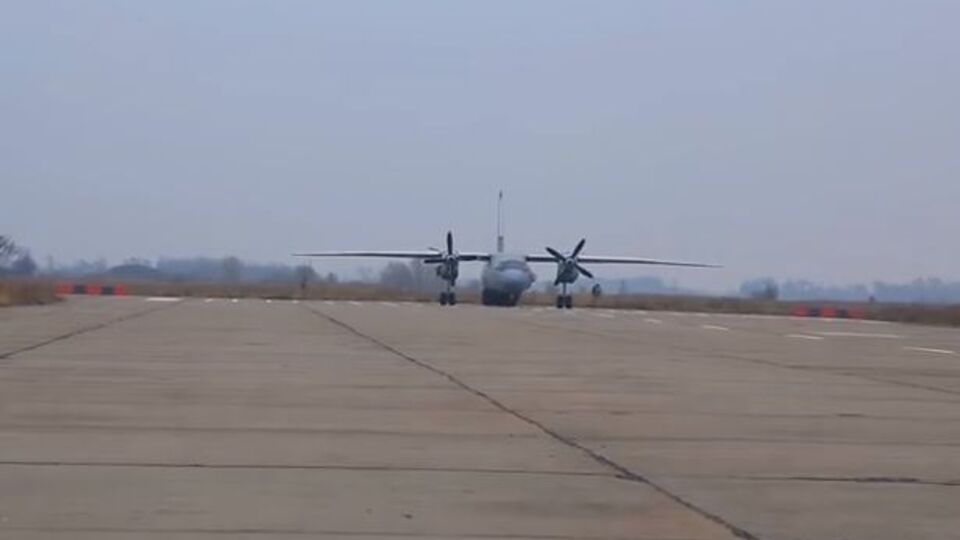 Военный самолет АН-26 впервые с 2001 года совершил испытательный полет на аэродроме "Долгинцево"