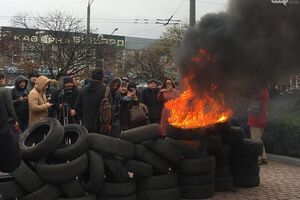 Протестувальники під "Криворіжгазом" вимагають дати тепло в їхнє житло