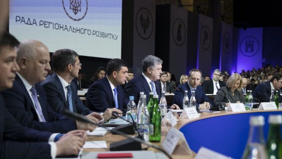Порошенко: В 2019-м и 2020 годах Украину ждут "пиковые нагрузки" по выплатам старых долгов