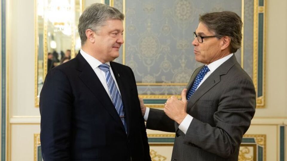 Порошенко и Перри подчеркнули необходимость противодействия проекту "Северный поток – 2"