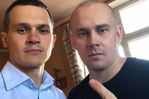 Алексей Кучер (слева) сообщил, что еще не принято решение, подавать ли апелляцию на определение судьи о продлении ареста Олегу Ширяеву (справа)