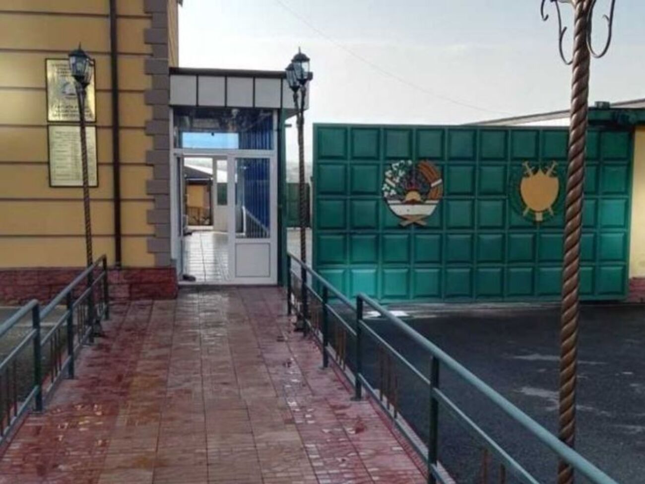 По информации издания "Ахбор", тела 47 убитых переданы родственникам для погребения