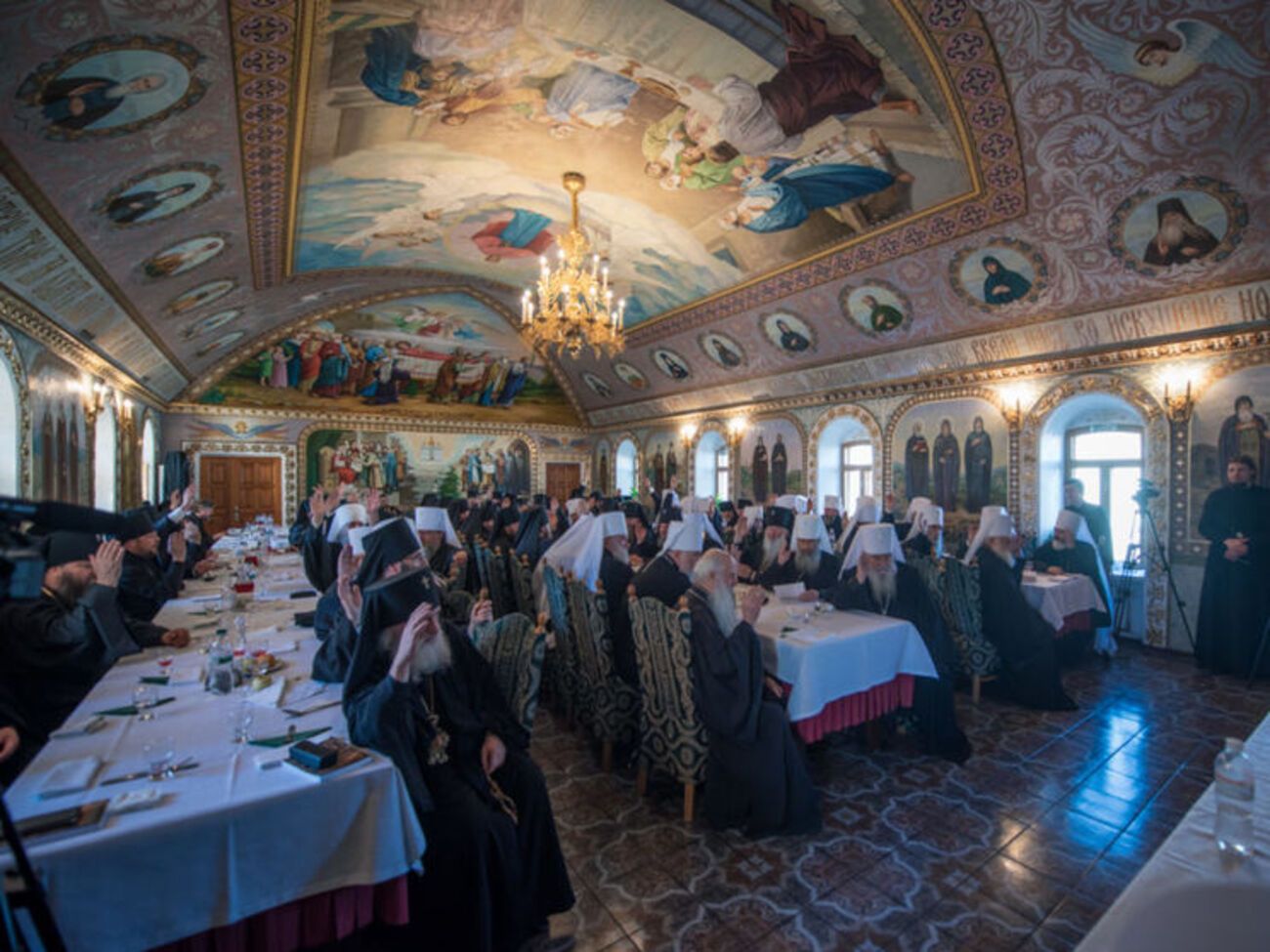 УПЦ МП скликала в Лаврі Собор єпископів