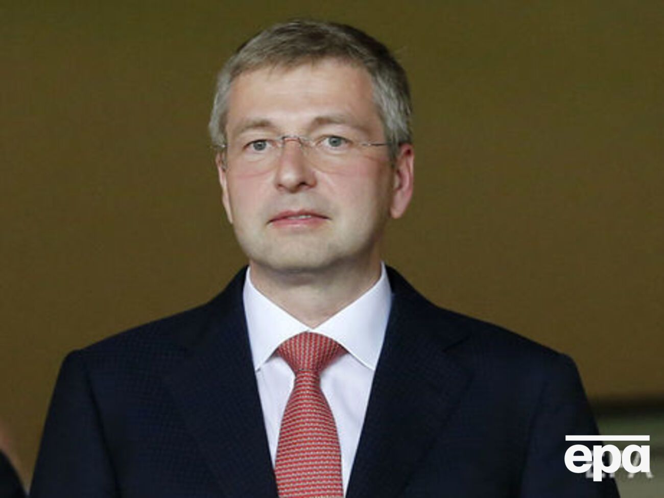 Риболовлєву поставили майже 600 запитань