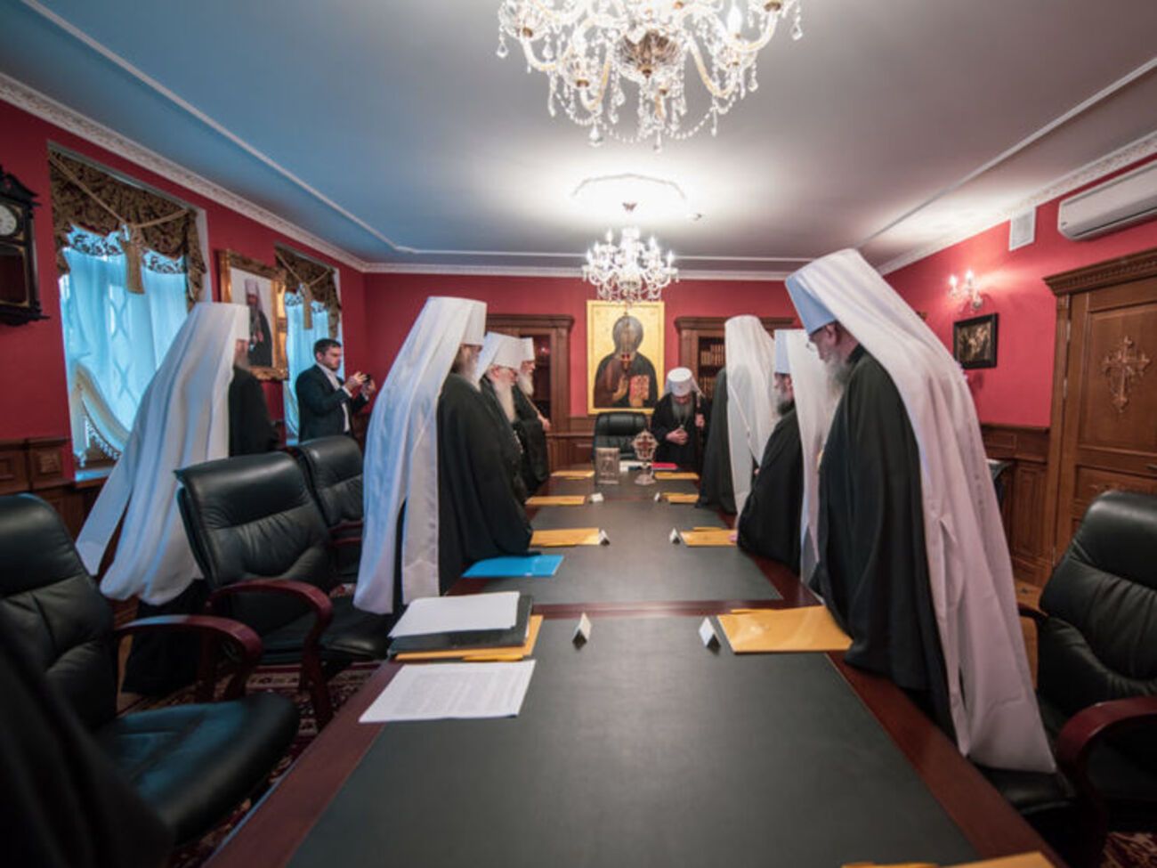 Синод УПЦ МП заборонив членам церкви брати участь в обрядах у храмах Константинопольського патріархату