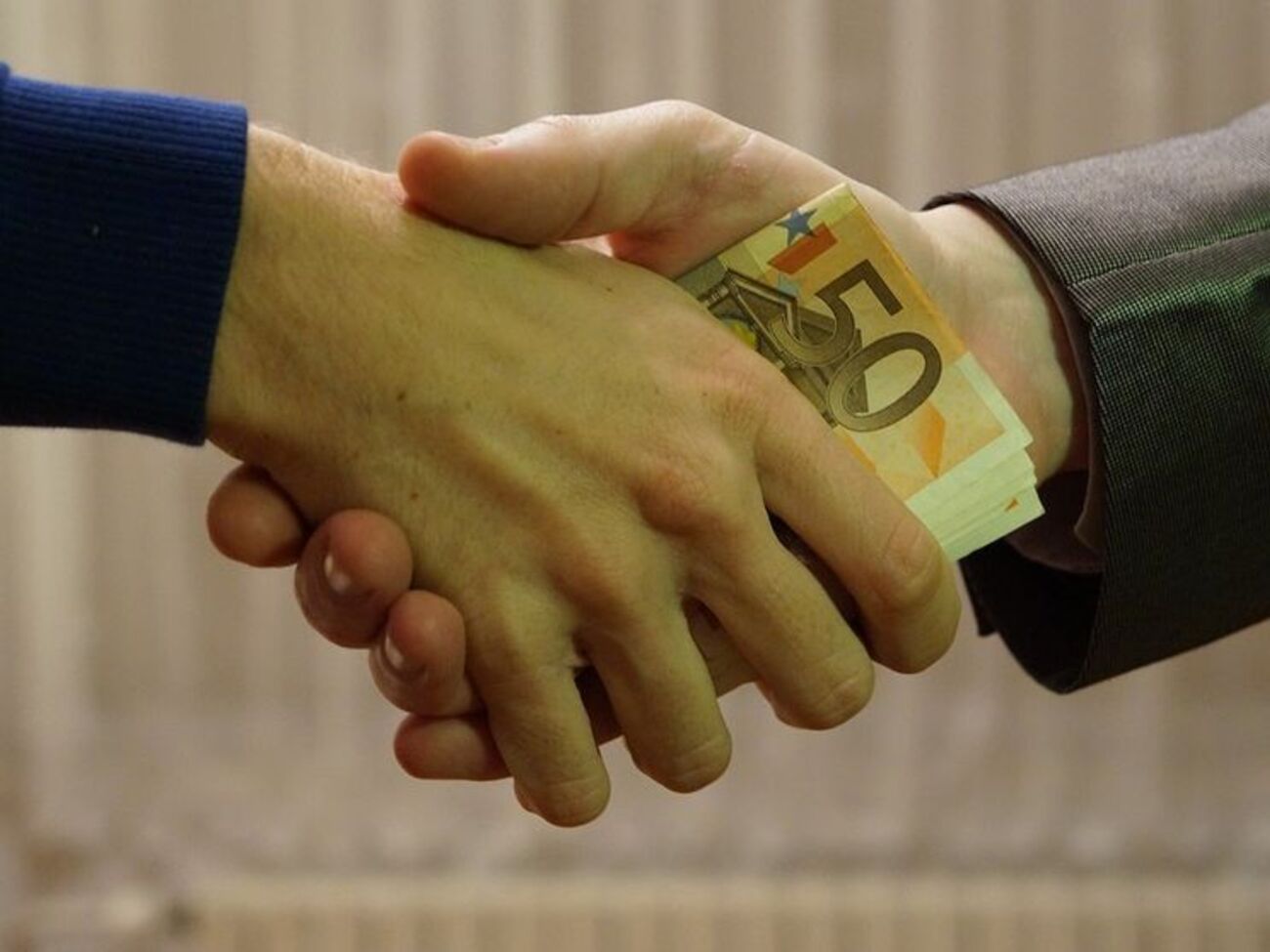 Украинцы недовольны взяточничеством в органах власти