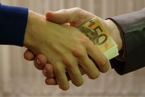 Украинцы недовольны взяточничеством в органах власти