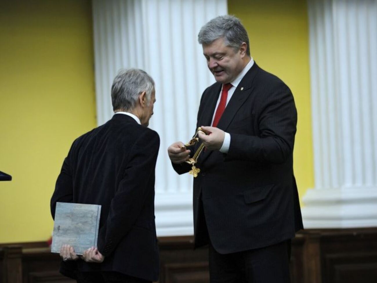 Джемилев получил орден во время празднования своего 75-летия