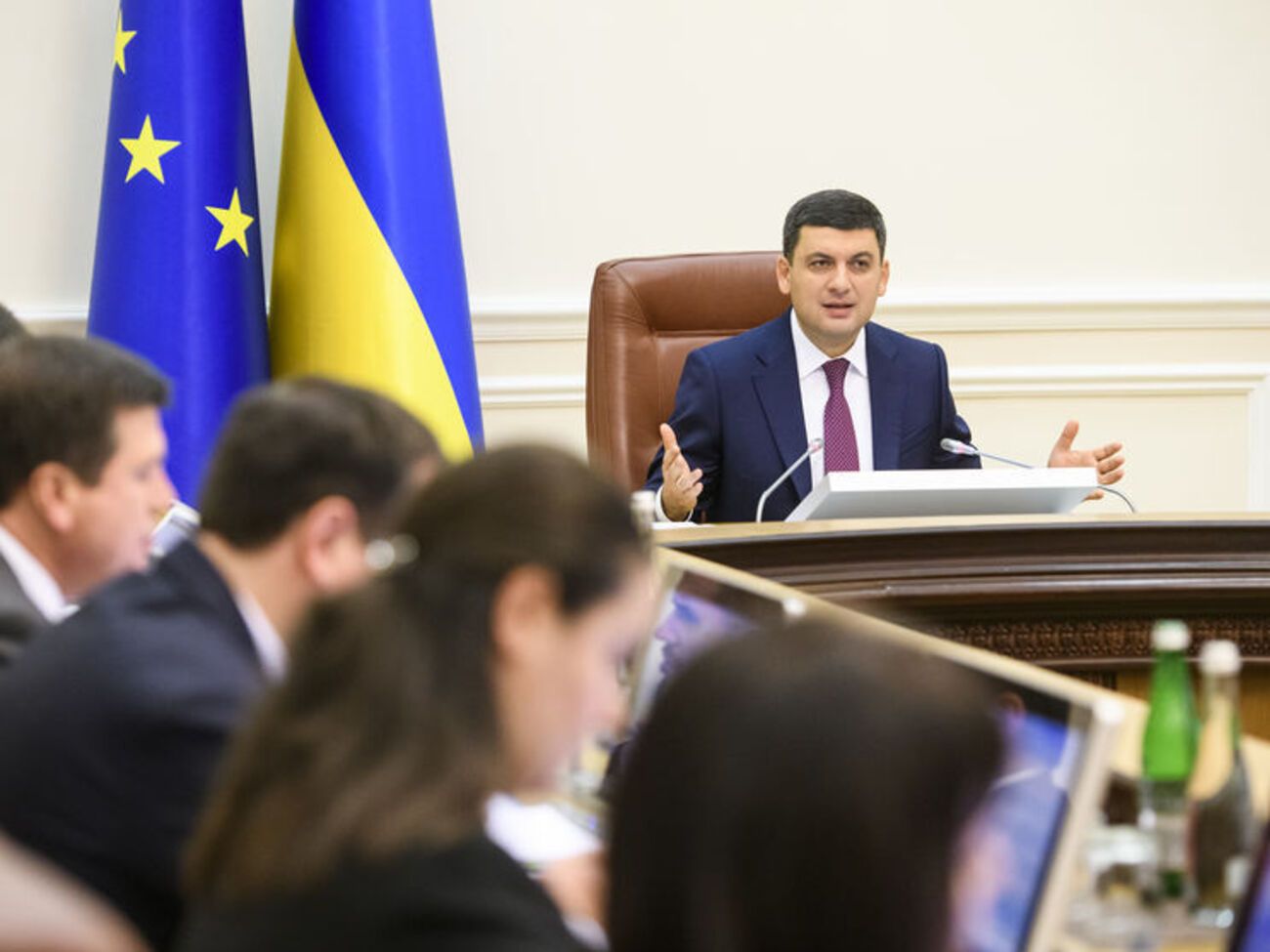 Премьер-министр Владимир Гройсман отметил, что на оборону предлагается выделить 5,3% ВВП