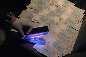 СБУ затримала двох підозрюваних під час передання їм грошей