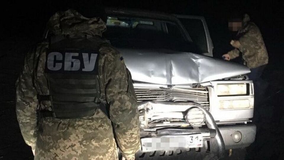 Співробітники СБУ зупинили в Краснопільському районі дев'ять вантажівок, на яких контрабандисти переправили з Росії в Україну продукцію на суму майже 11 млн грн