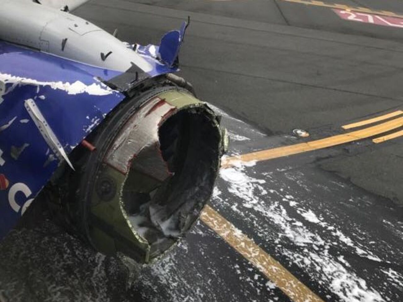 Двигатель Boeing разрушился в полете