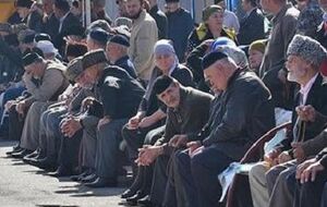 По данным издания "Кавказский узел", на землях, передаваемых Чечне в соответствии с соглашением о закреплении границ, постоянно живут люди, находятся могилы предков, много памятников исторического и культурного наследия