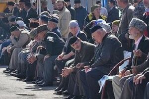 По данным издания "Кавказский узел", на землях, передаваемых Чечне в соответствии с соглашением о закреплении границ, постоянно живут люди, находятся могилы предков, много памятников исторического и культурного наследия