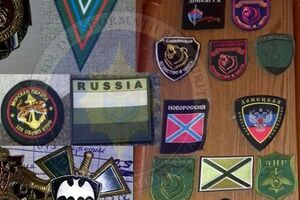 Виявлено прапори і знаки розрізнення, які використовують бойовики на Донбасі