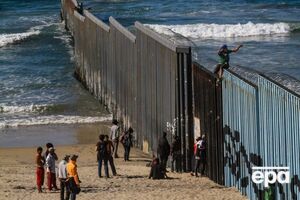 Мигранты ведут себя мирно