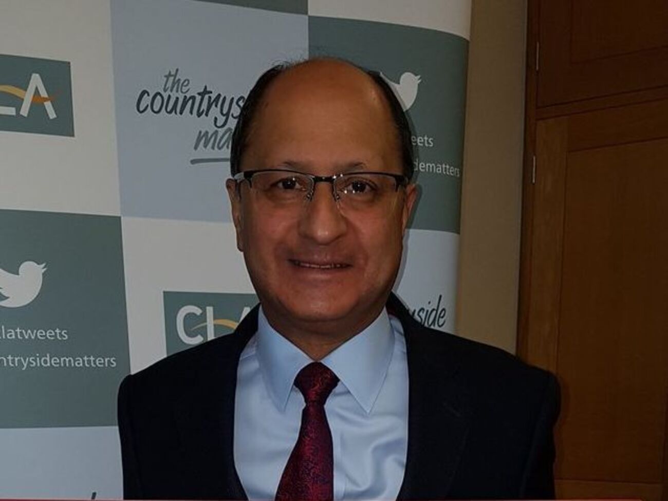 Вара подал заявление об отставке премьер-министру Терезе Мэй