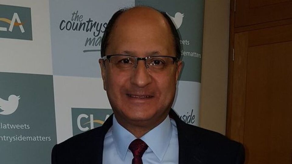 Вара подав заяву про відставку прем'єр-міністру Терезі Мей