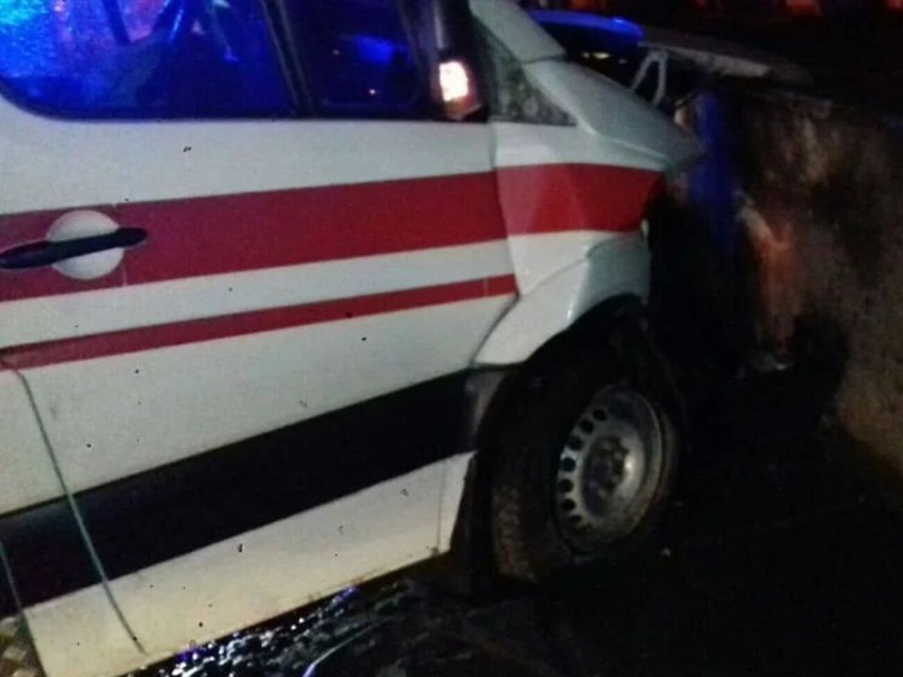 На лікарняних ліжках опинилася бригада медиків у повному складі