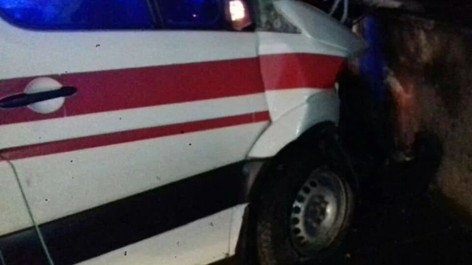 На лікарняних ліжках опинилася бригада медиків у повному складі