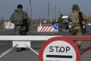 Вантажівки проїхали в окуповані райони Донецької та Луганської областей через пункт пропуску "Новотроїцьке"