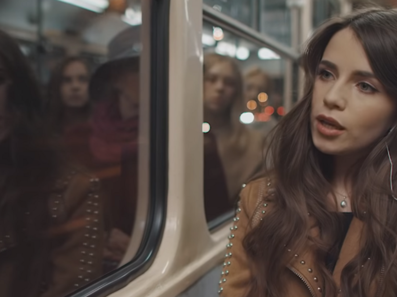 Соловий сняла ролик во львовском трамвае