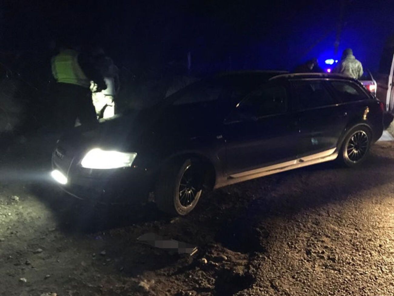 Злоумышленники наехали на пограничника на автомобиле Audi, машину задержали, но водитель сбежал