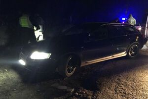 Злоумышленники наехали на пограничника на автомобиле Audi, машину задержали, но водитель сбежал