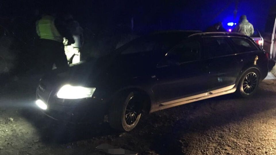 Зловмисники наїхали на прикордонника на автомобілі Audi, машину затримали, але водій утік