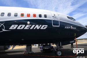 7 ноября компания Boeing разослала предупреждение, что из-за ошибочных показателей системы контроля полета самолеты Boeing 737 могут самостоятельно уйти в крутое пике