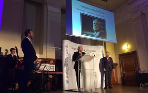 Маккейну присудили премию посмертно